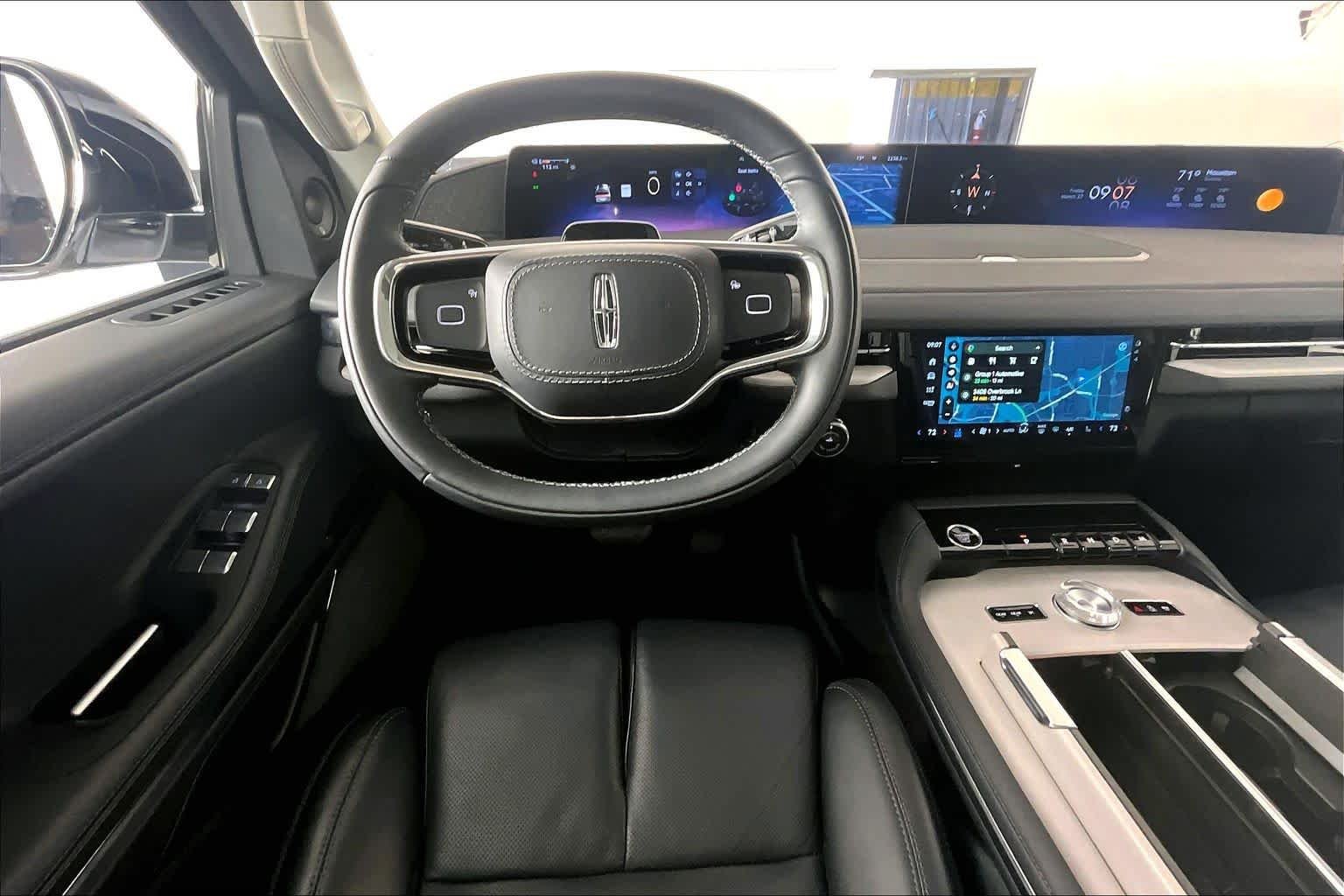 Used 2025 Crystal White Metallic Clearcoat Lincoln Reserve image 10