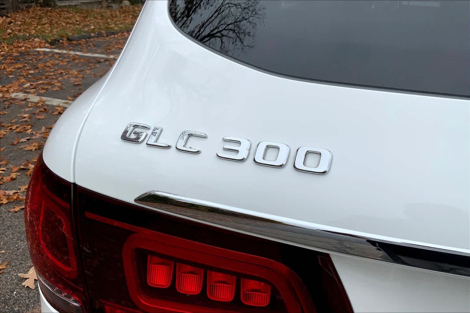 Used 2020 Polar White Mercedes-Benz GLC 300 image 32