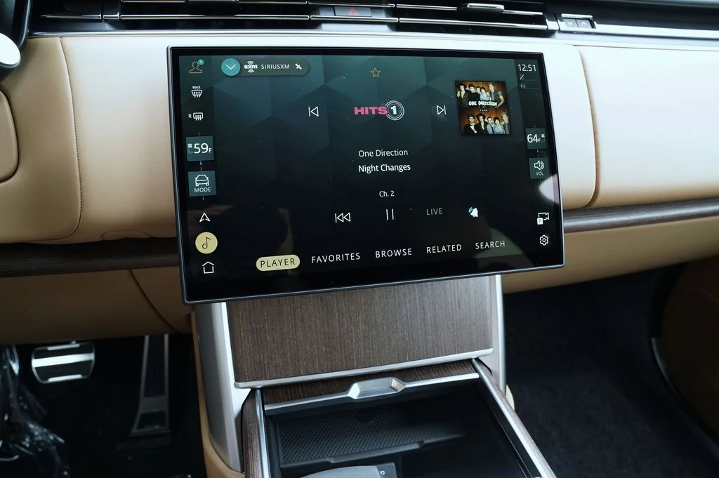 New 2026 British Racing Green Land Rover SE image 21