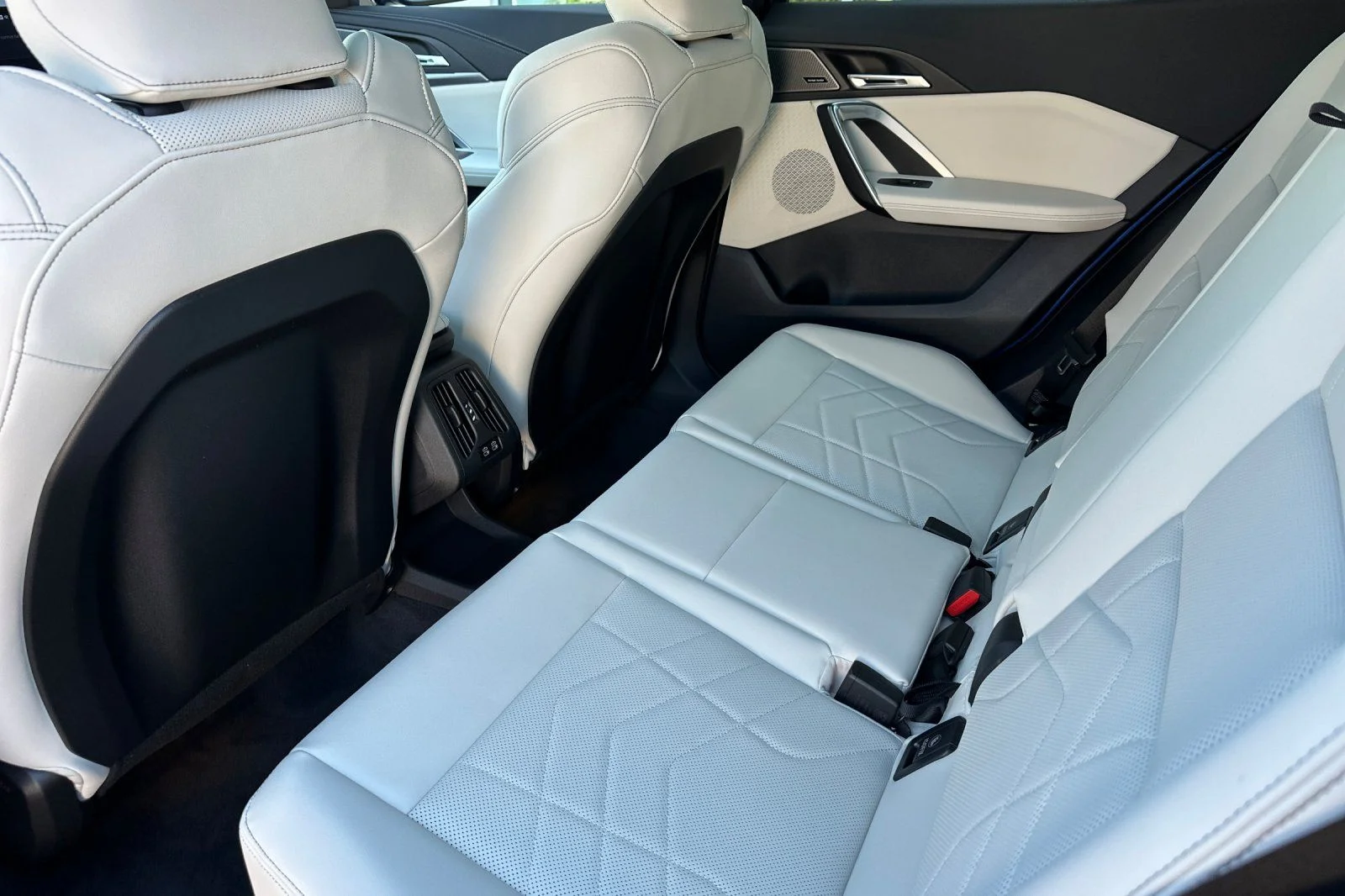 2026 BMW X2 35i - Photo 9