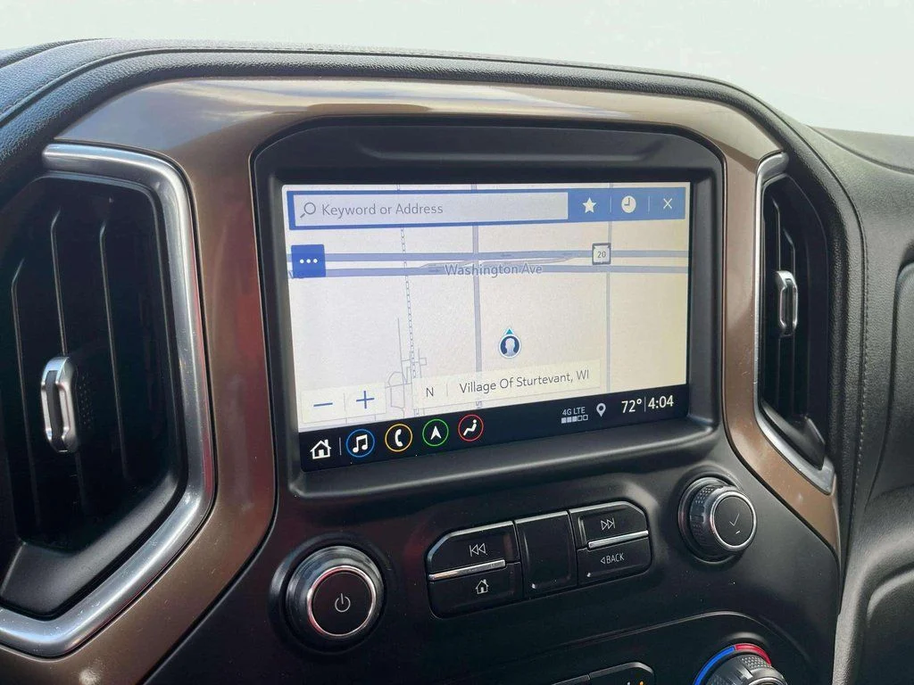 Used 2019 Iridescent Pearl Tricoat Chevrolet High Country image 11
