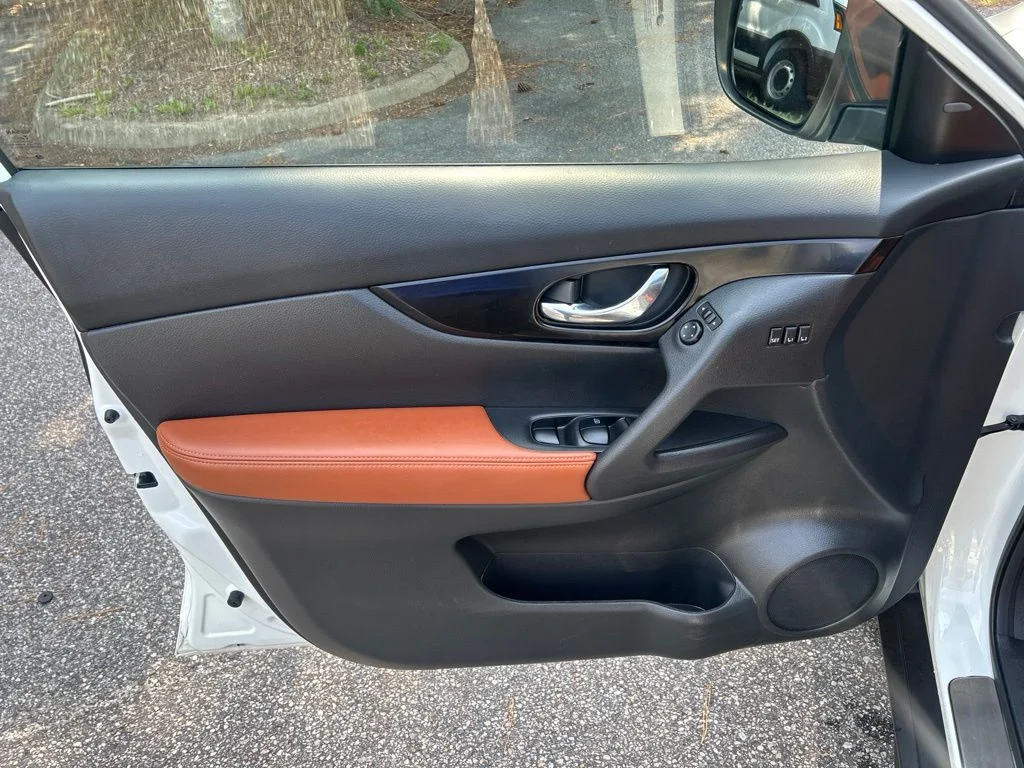Used 2019 White Nissan SL image 15