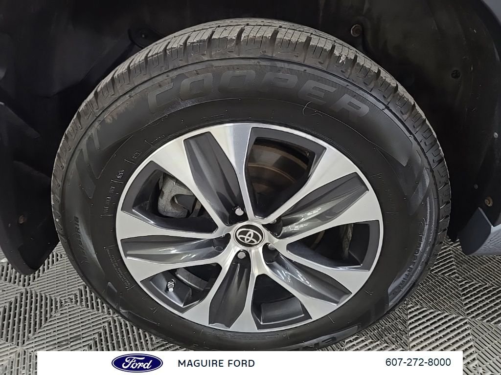 Used 2022 Moon Dust Toyota XLE image 17