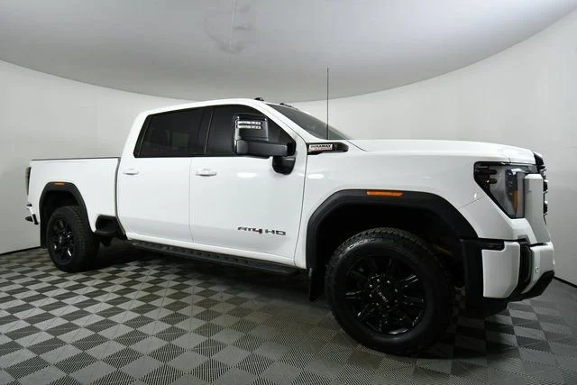 Used 2025 Summit White GMC AT4 image 9
