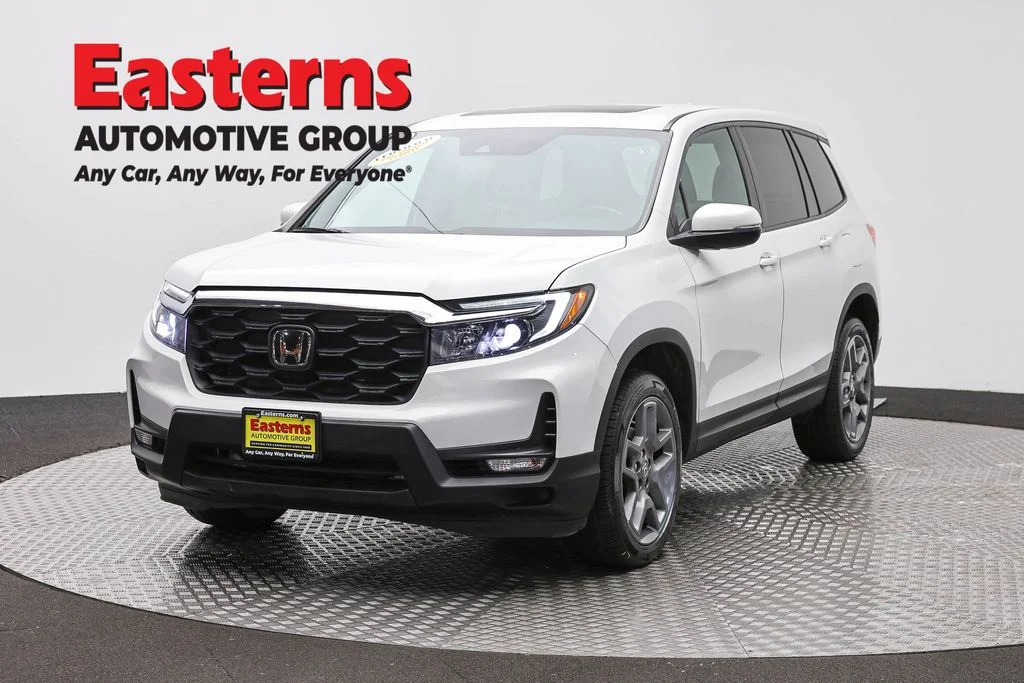 Used 2023 White Honda EX-L image 1