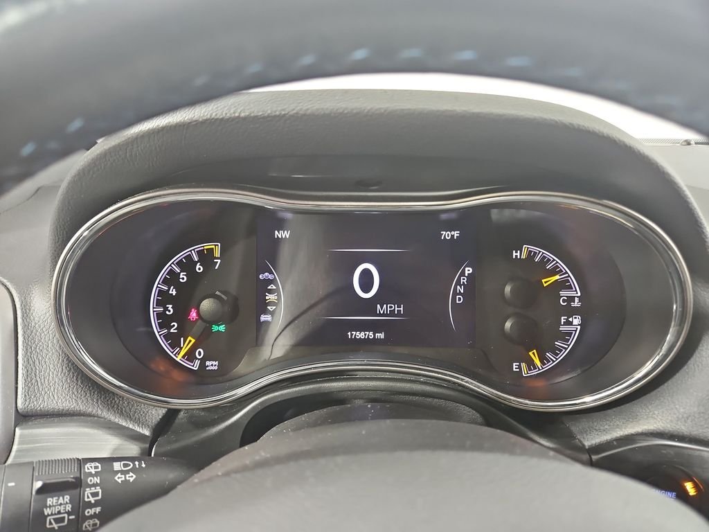 Used 2019 Diamond Black Jeep Laredo image 16