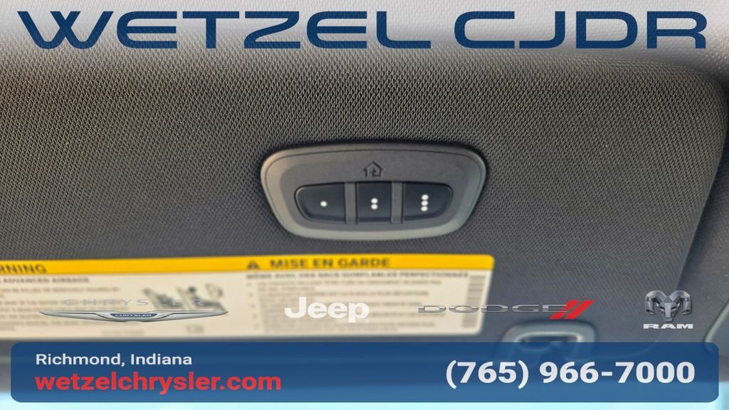 New 2027 Diamond Black Crystal Pearl-Coat Exterior Paint Chrysler Select image 24