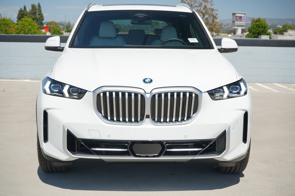New 2026 Alpine White BMW xDrive50e image 2