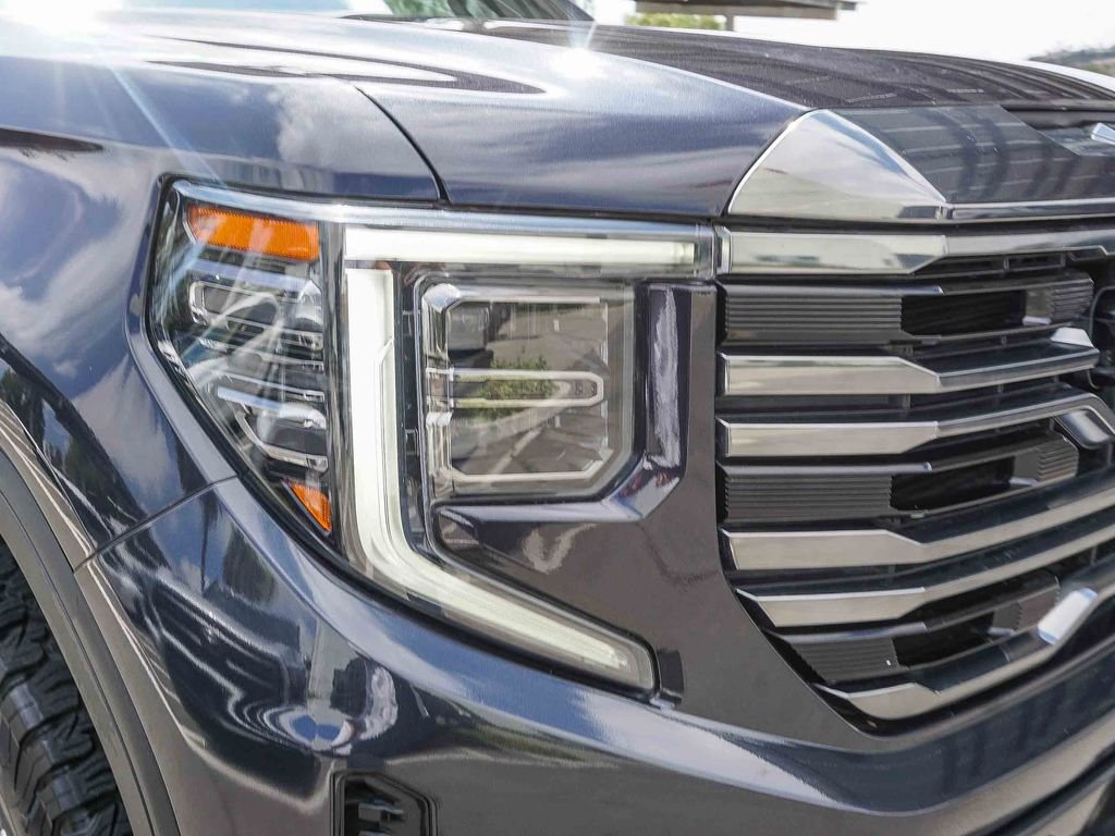 Used 2022 Titanium GMC AT4 image 10