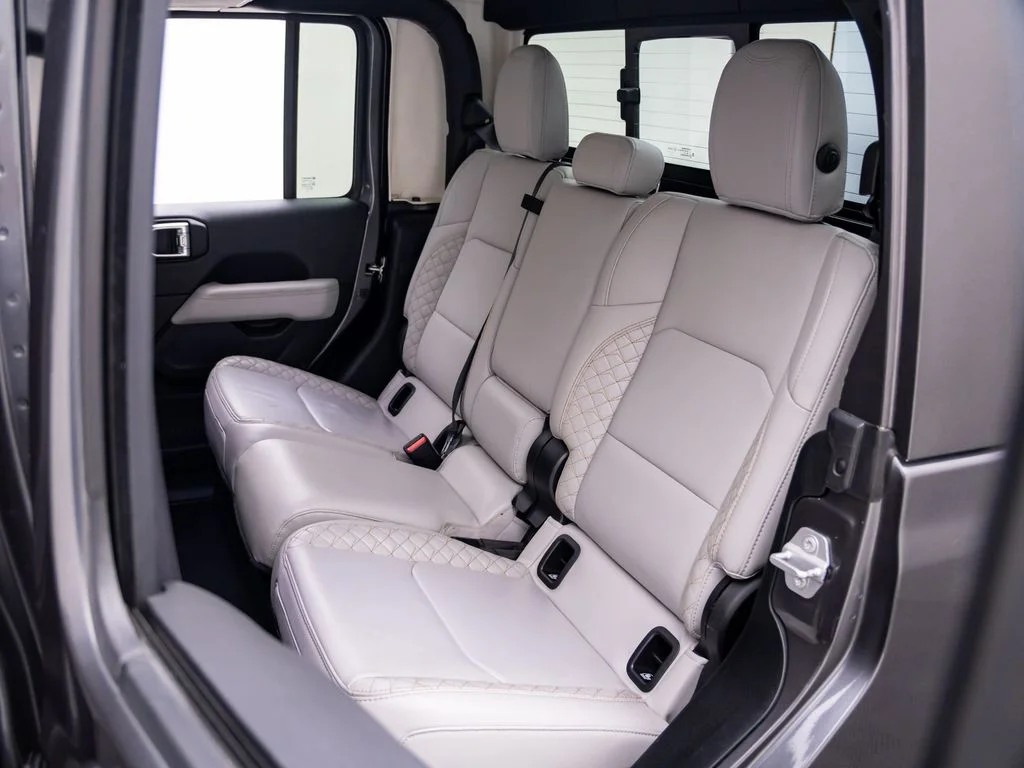 Used 2021 Gray Jeep High Altitude image 18