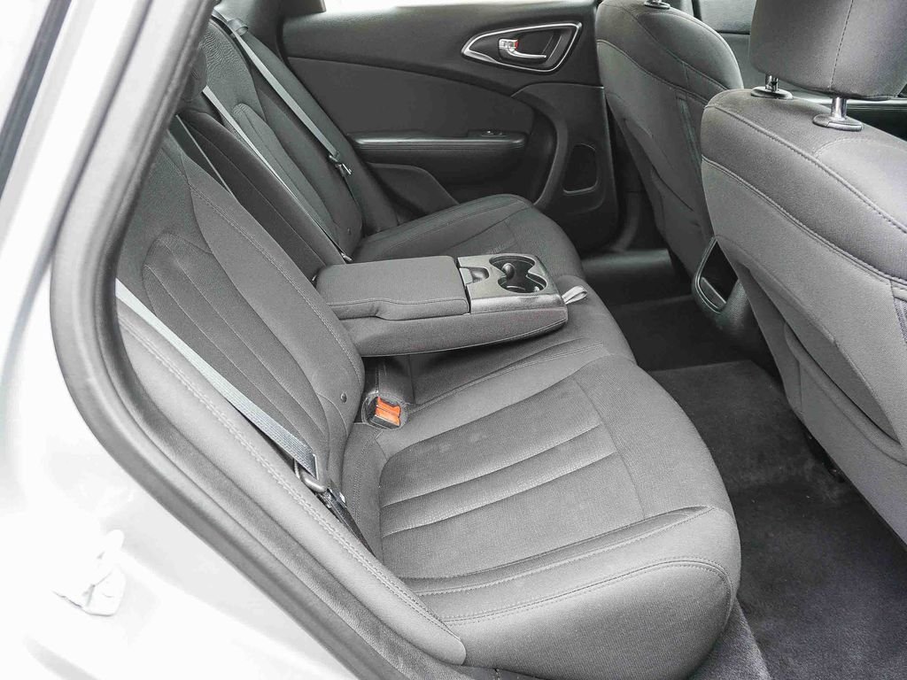 Used 2015 Silver Chrysler Limited image 14