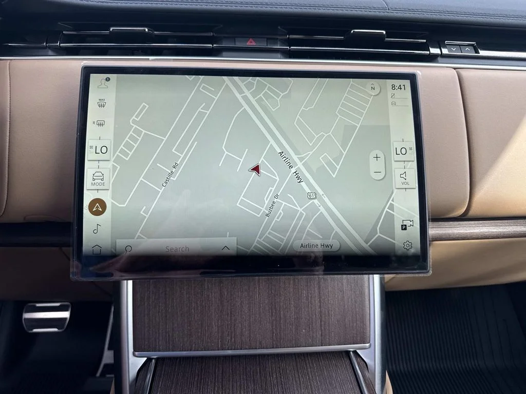 New 2026 Eiger Grey Land Rover SE image 13