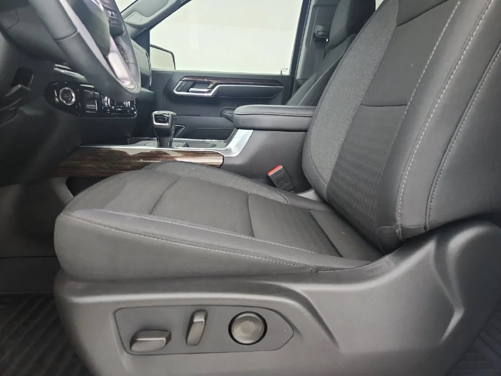 Used 2026 White GMC Elevation image 21