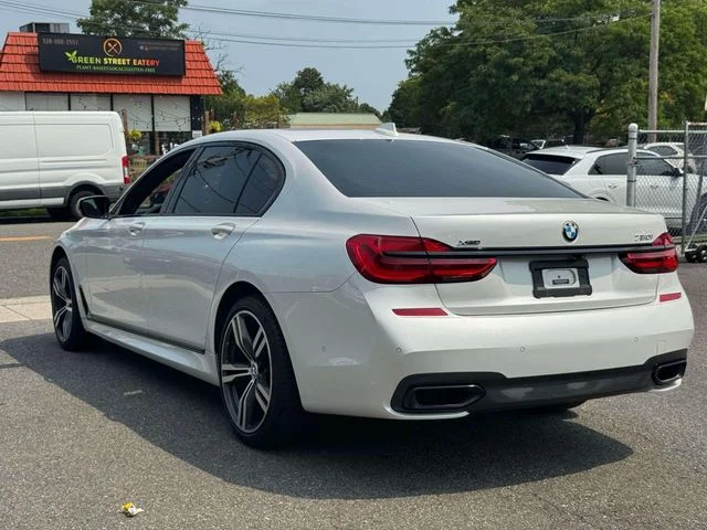 Used 2019 White BMW 750i xDrive image 8