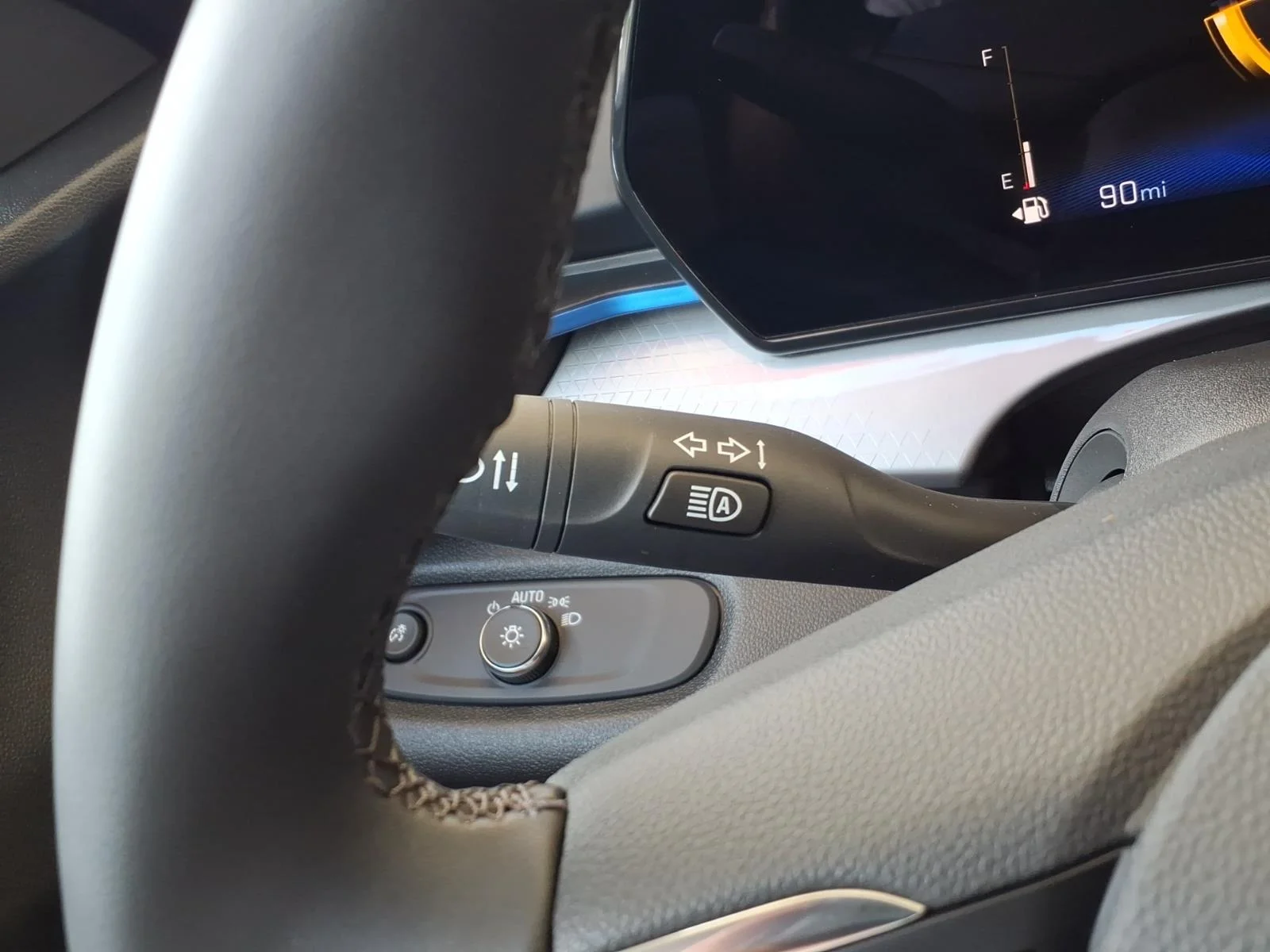 Used 2025 Mosaic Black Metallic Chevrolet LT image 25