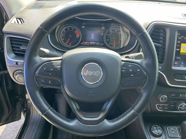 Used 2019 Diamond Black Jeep Trailhawk image 23