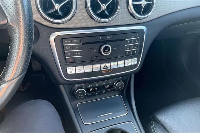 Used 2018 Silver Mercedes-Benz GLA 250 image 23