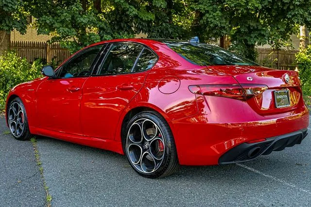 Used 2023  Alfa Romeo Veloce image 4