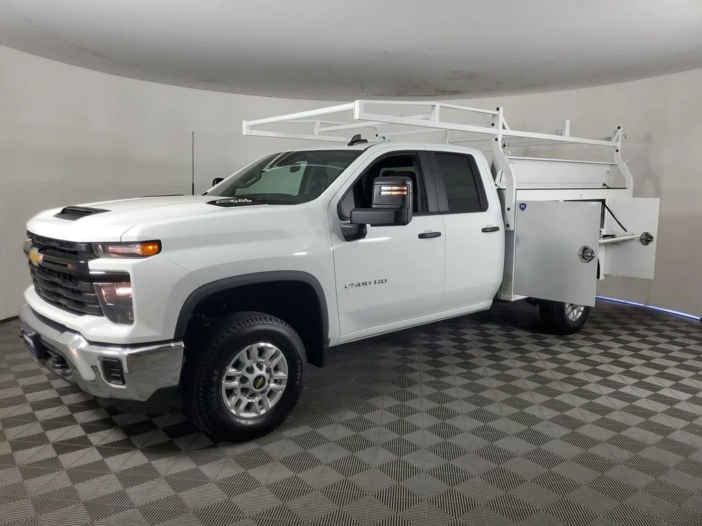 New 2026 Summit White Chevrolet WT image 8