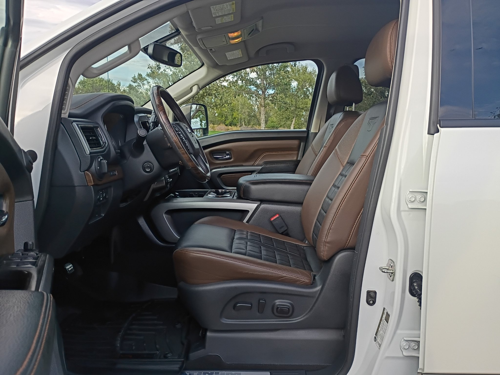 Used 2017 Pearl White Nissan Platinum Reserve image 23