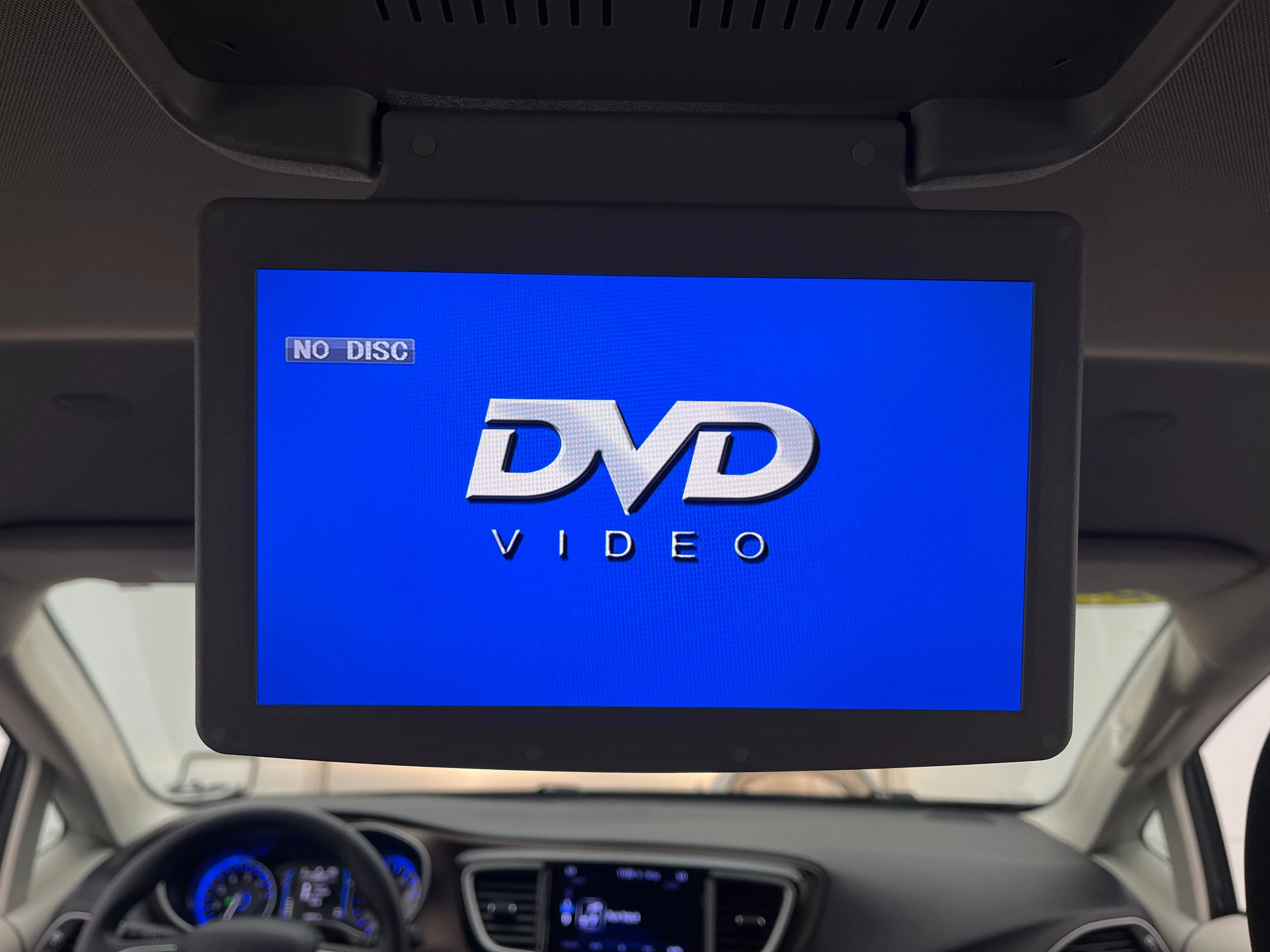 Used 2017 Granite Crystal Metallic Clearcoat Chrysler Touring L image 34