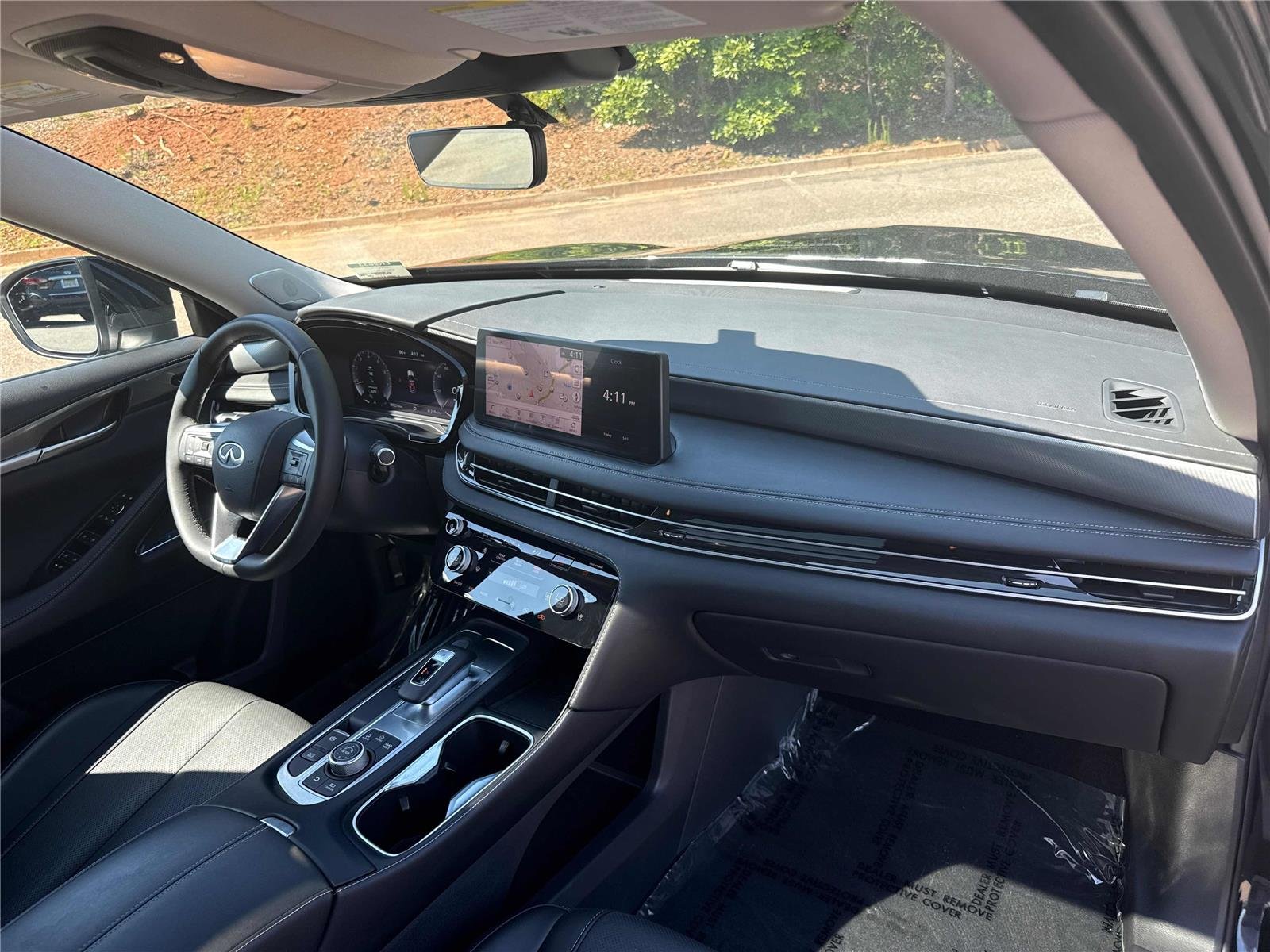 Used 2025 Mineral Black INFINITI LUXE image 28