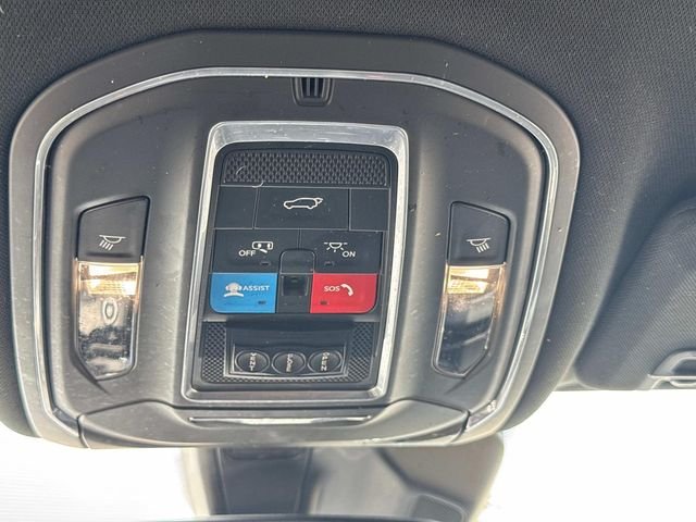 Used 2023 White Jeep Altitude image 24