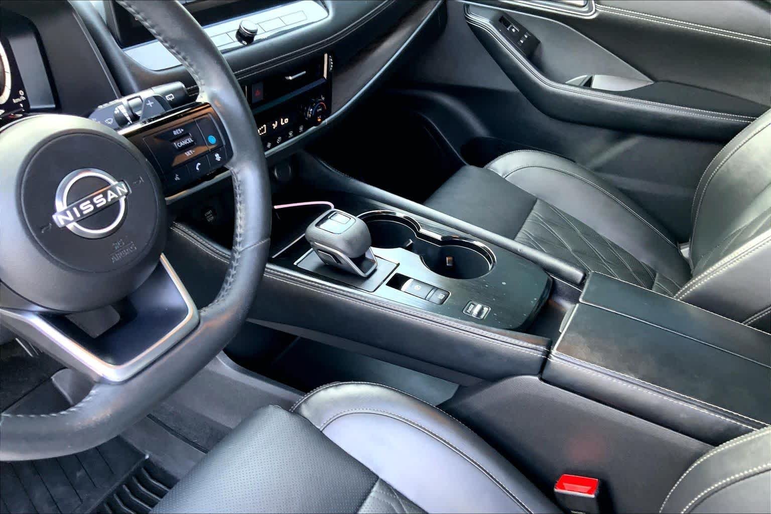 Used 2024 Super Black Nissan Platinum image 17