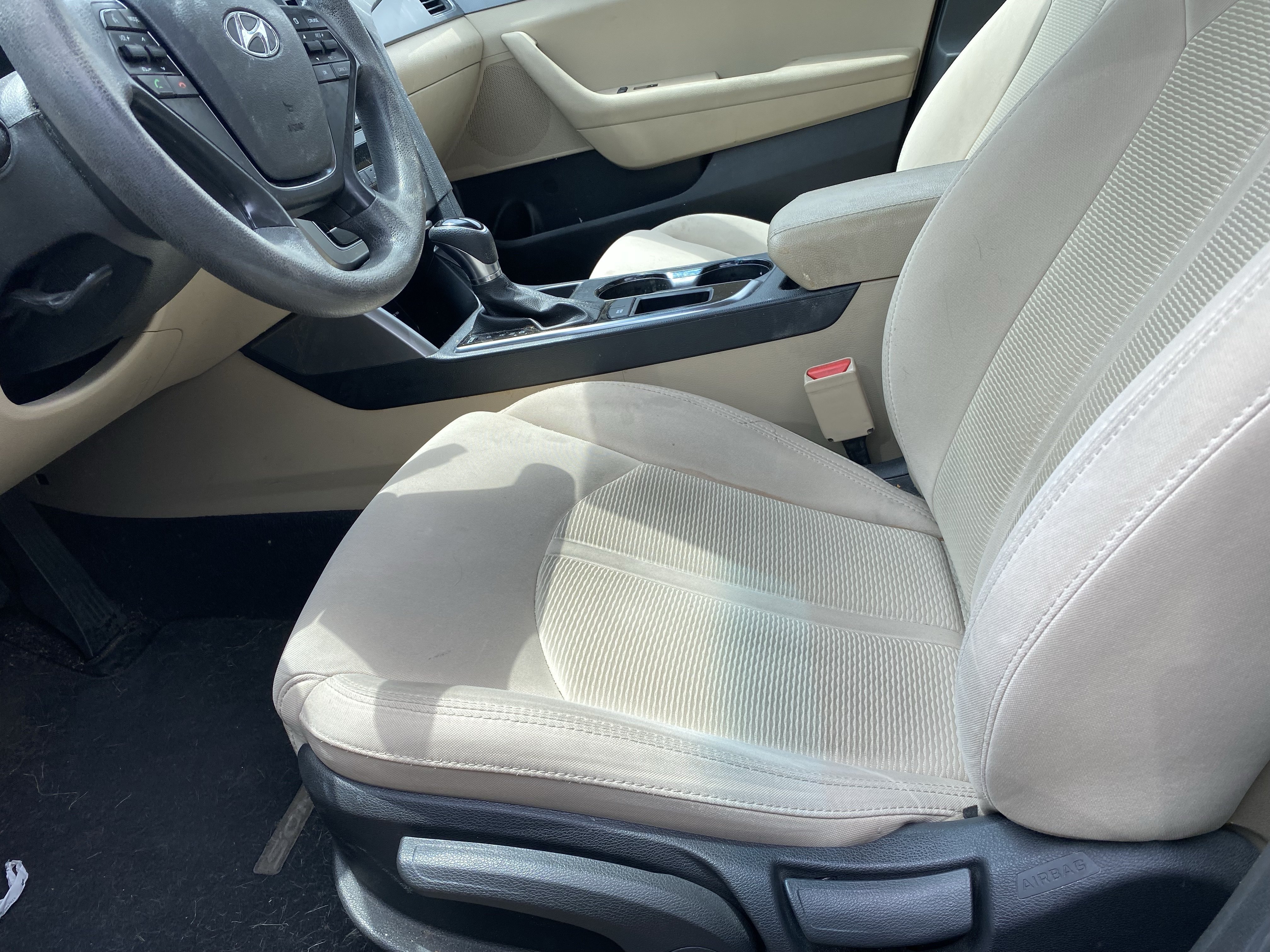 Used 2017 Nouveau Blue Hyundai  image 9