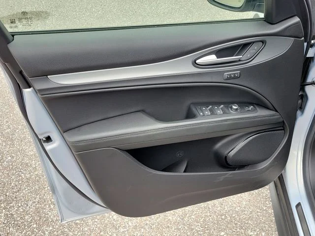 2025 Alfa Romeo Stelvio Base - Photo 18