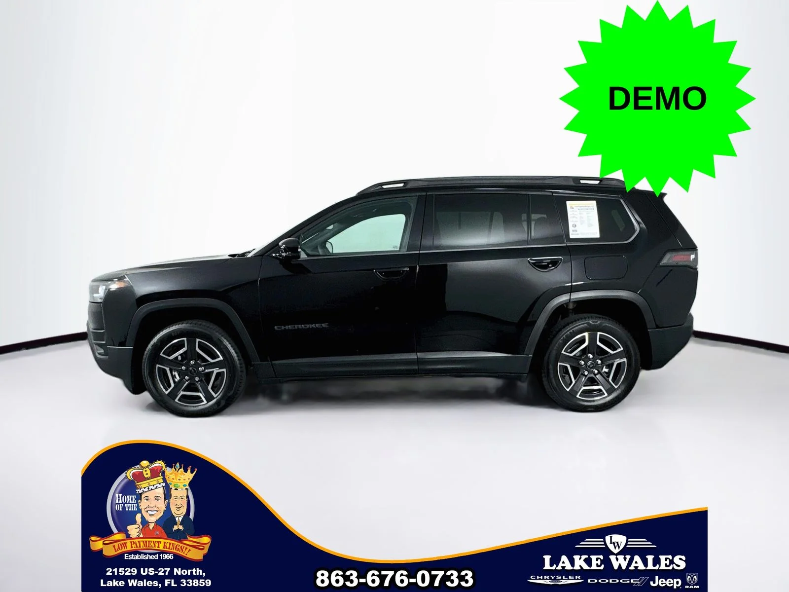 New 2026 Diamond Black Crystal Pearl-Coat Exterior Paint Jeep Limited image 4