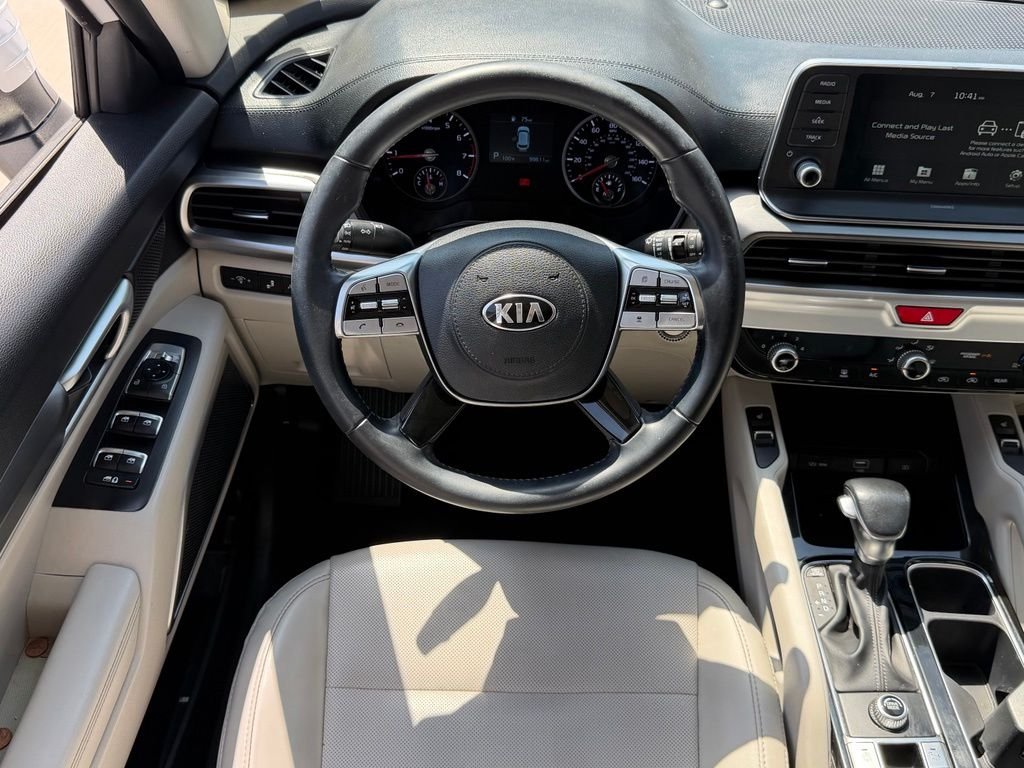 Used 2021 White Kia S image 9