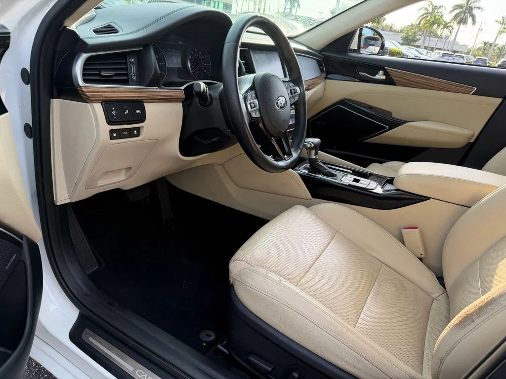 Used 2019 White Kia Technology image 11