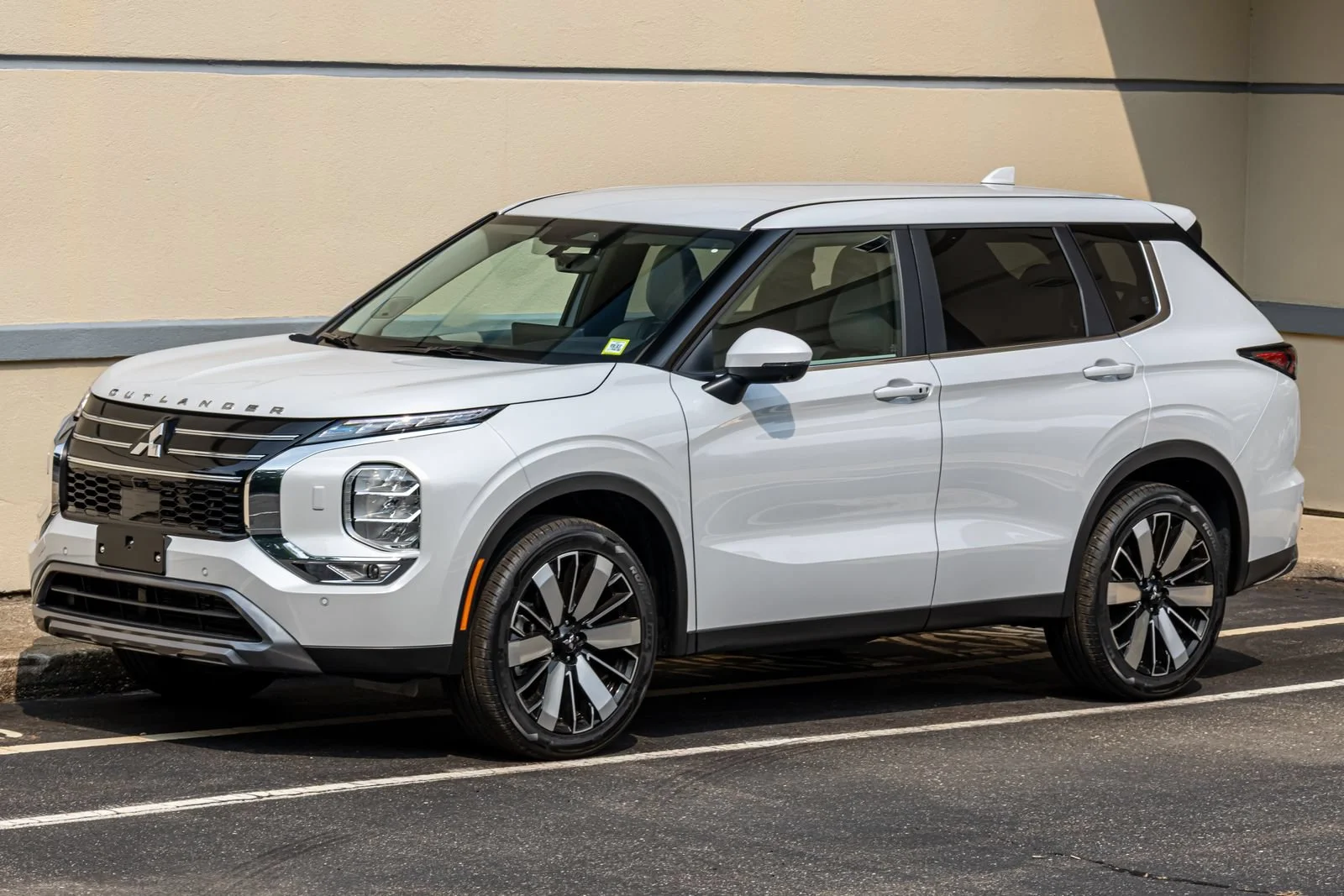 New 2026 White Mitsubishi SE image 3