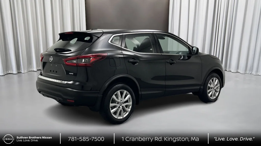 Used 2022 Black Nissan S image 5