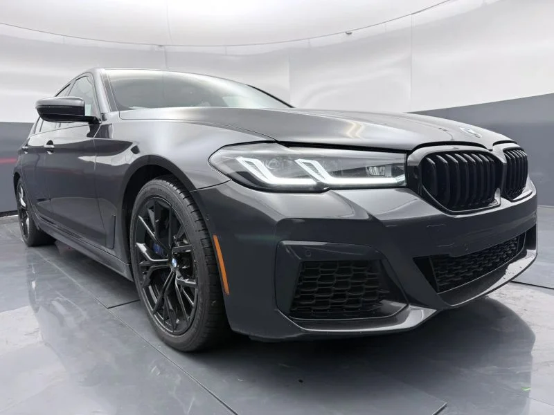 Used 2022  BMW 540i xDrive Sedan 4D image 2