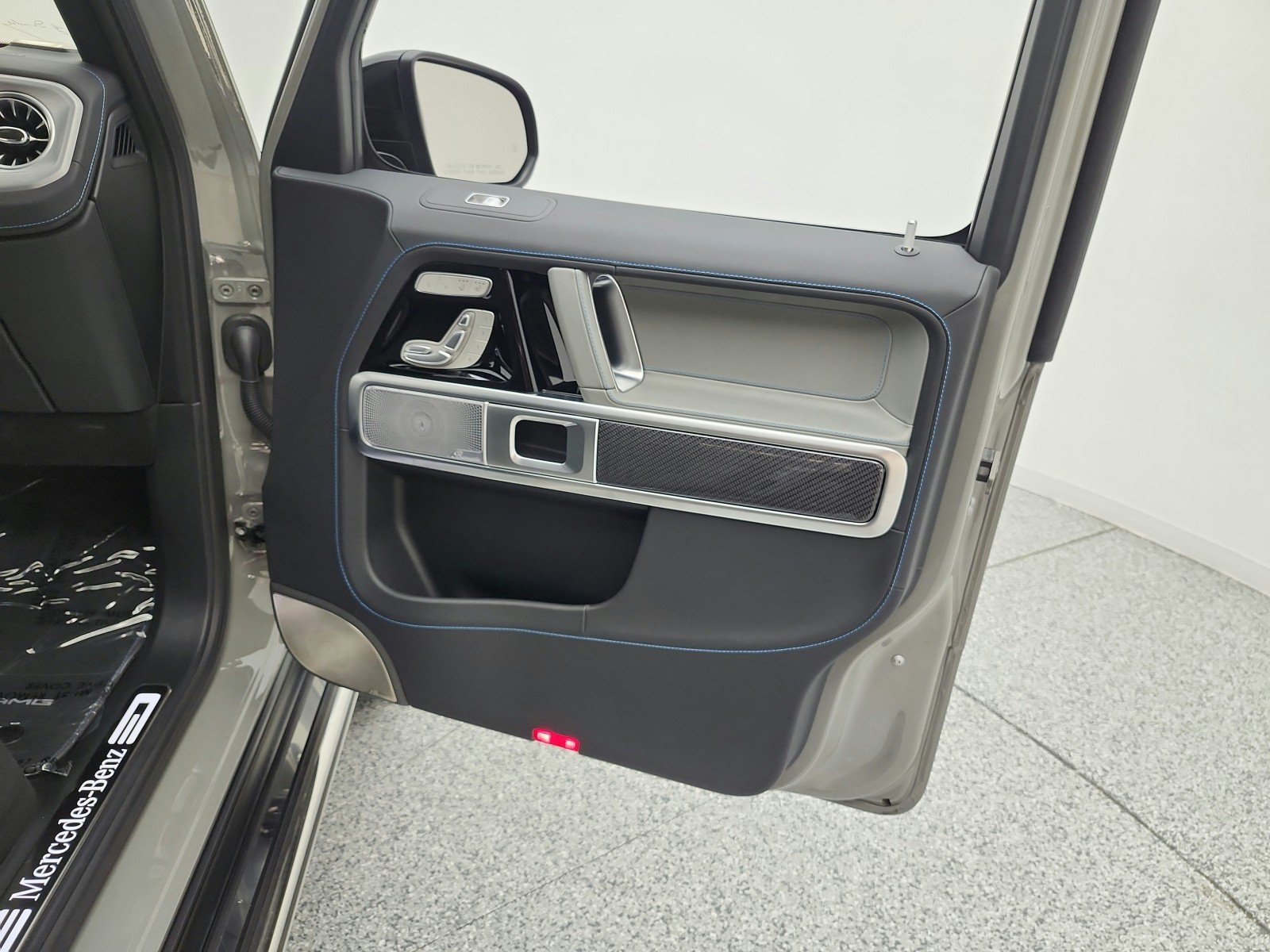 Certified Used 2025 MANUFAKTUR Arabian Grey Mercedes-Benz G 580e SUV image 21
