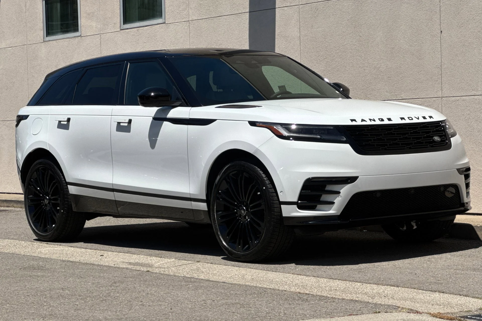 New 2026 Fuji White Land Rover Dynamic SE image 9