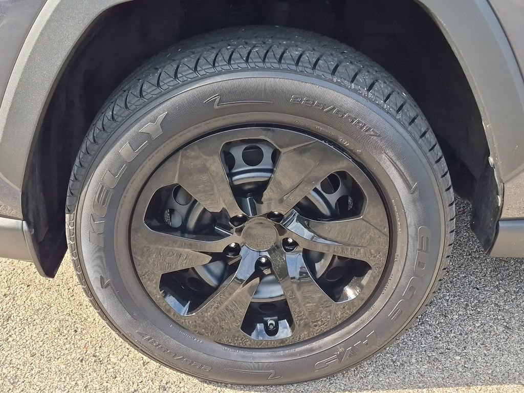Used 2019 Gray Toyota LE image 14