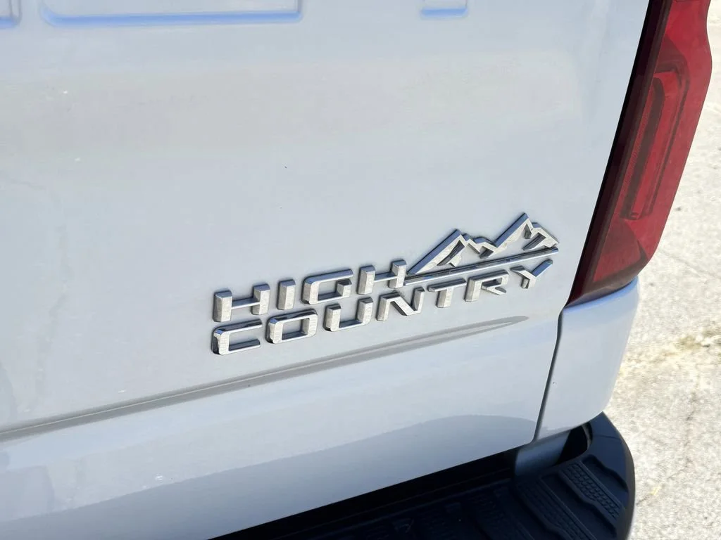 Used 2023 Iridescent Pearl Tricoat Chevrolet High Country image 34