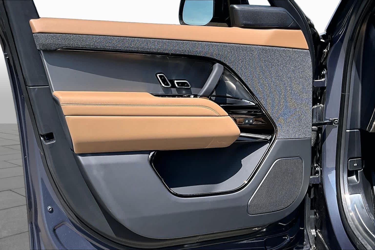 New 2026 Varesine Blue Land Rover SE image 10