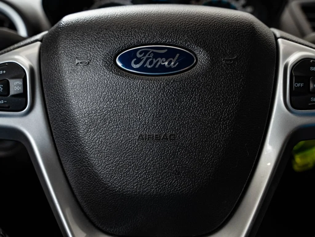 Used 2015 Race Red Ford SE image 28