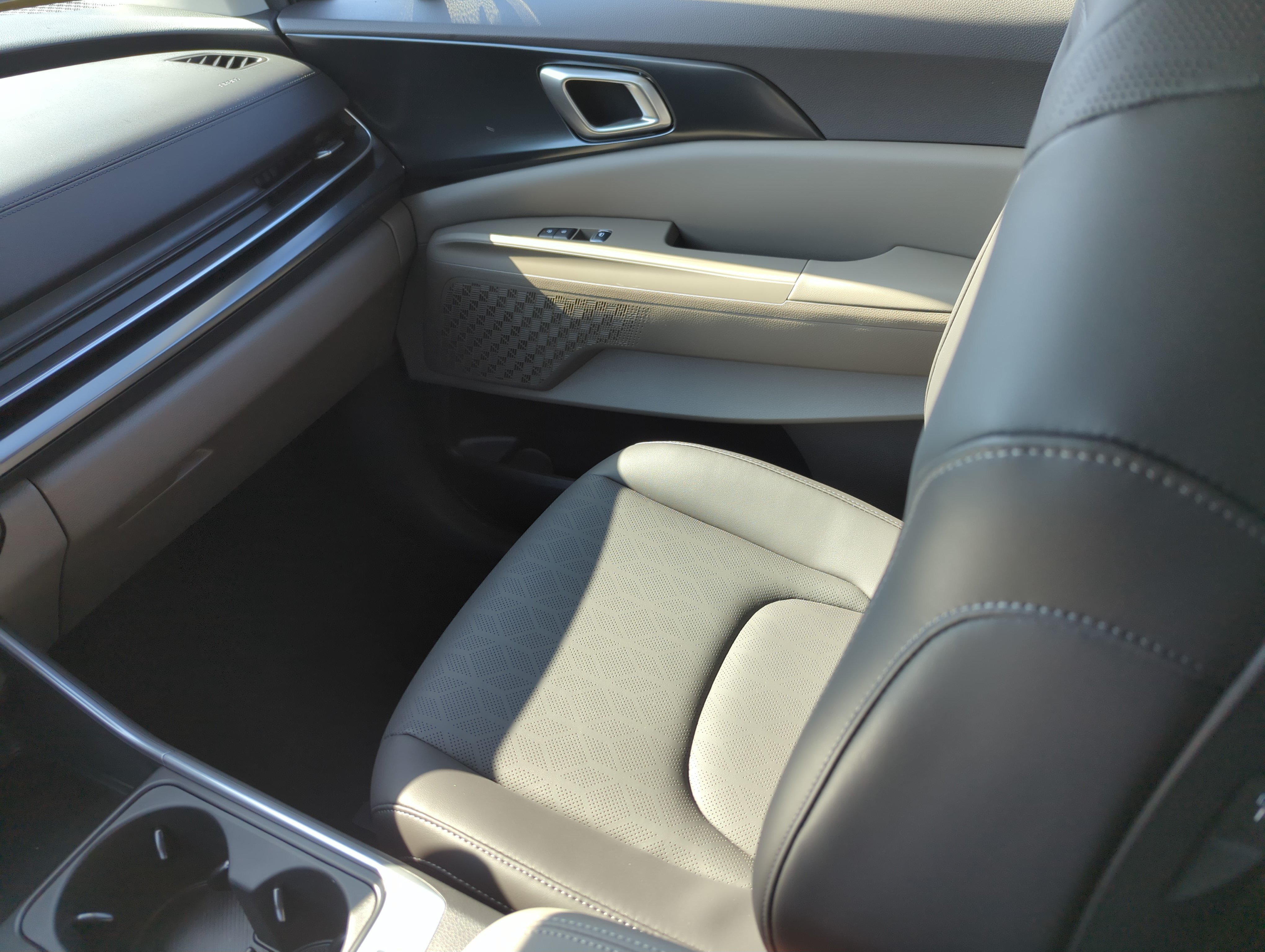 New 2026 Deep Chroma Blue Kia LXS image 15