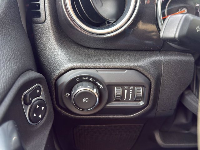 Used 2022 Gray Clearcoat Jeep Unlimited Sahara Altitude image 25