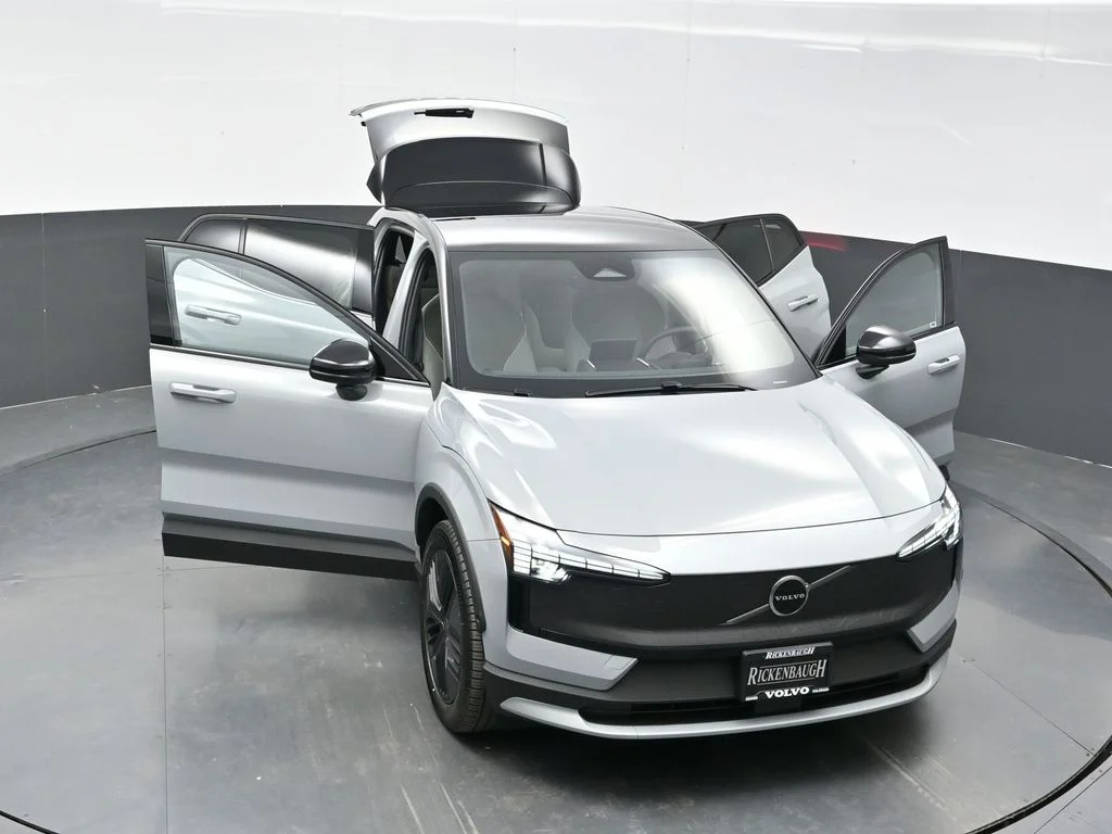 New 2026 Vapour Grey Volvo Twin Motor Cross Country Ultra image 41