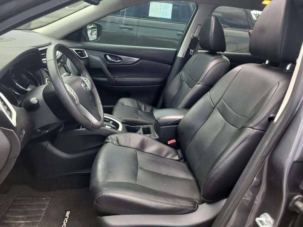 Certified Used 2016 Gray Nissan SL image 17