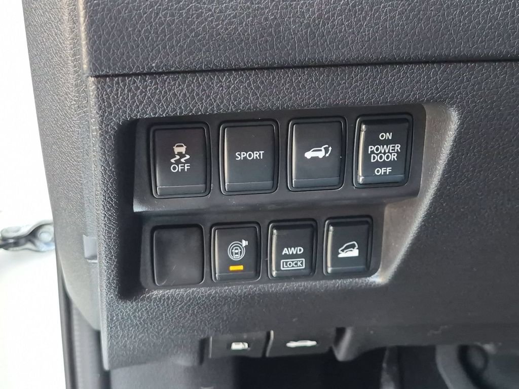 Used 2014 White Nissan SV image 12