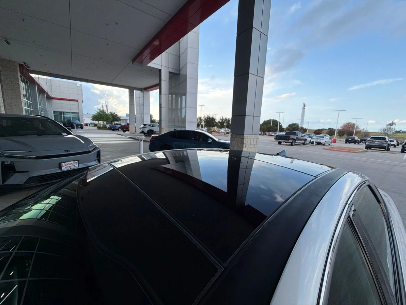 Used 2019 White Kia S image 5