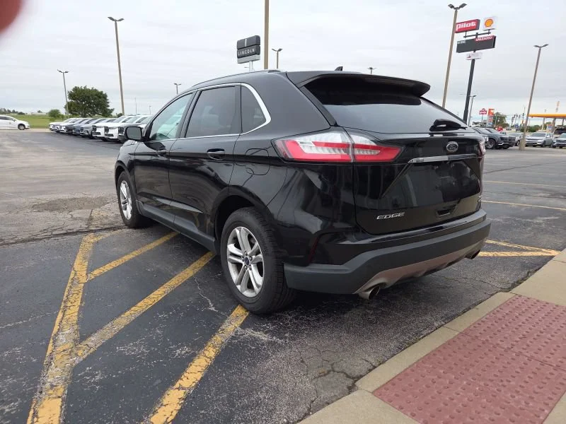 Used 2020 Black Ford SEL image 3