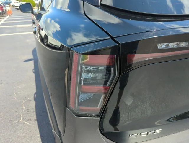 Used 2025 Black Nissan SR image 18